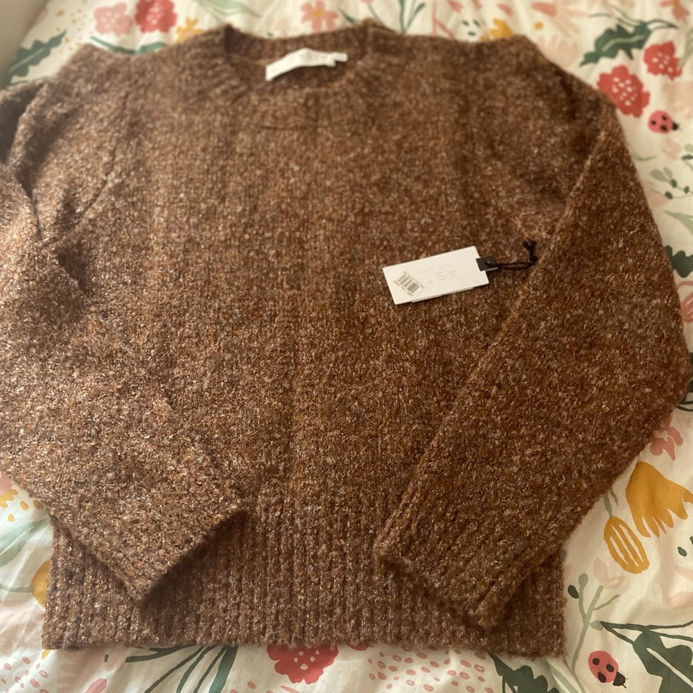 Really cute ASTR The Label cropped sweater